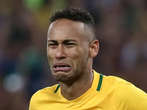 Ảnh chế Ronaldo, Messi vòng xe lại đón Neymar về nước