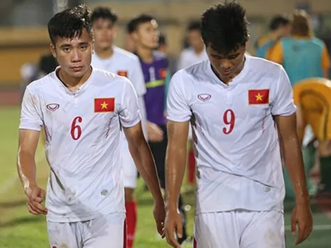 Còi vàng Dương Mạnh Hùng cảnh báo Trần Anh Tú