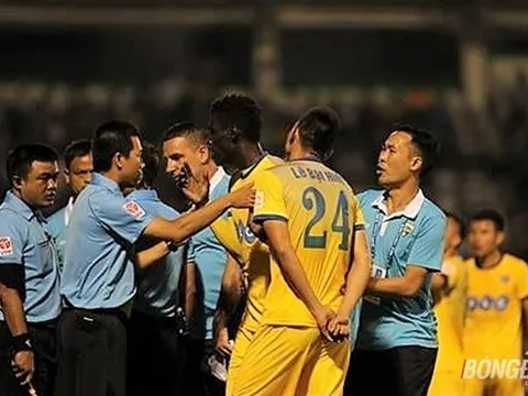 Nóng: Trọng tài bẻ còi, HAGL thua ngược 3-2