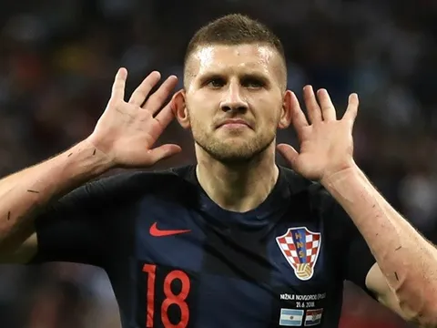 'Tôi chẳng hứng thú đổi áo với Messi'