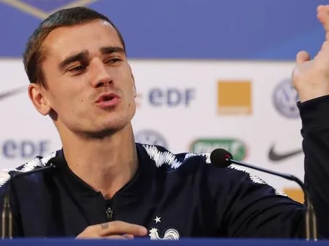 Griezmann giễu cợt Courtois: 'Chelsea đá đẹp như Barcelona sao?'