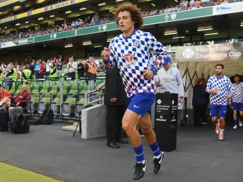 Áo tập Chelsea làm 'lu mờ' trận derby thành London