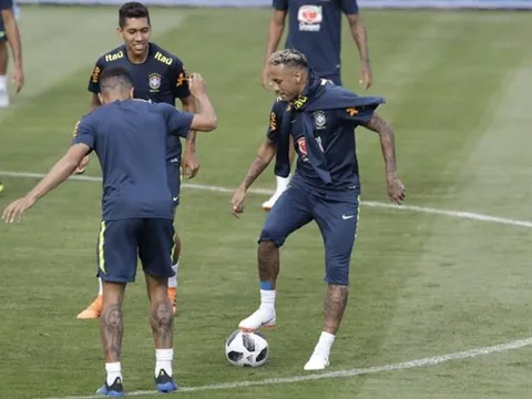 Trở lại sân tập, Neymar chắc chắn ra sân