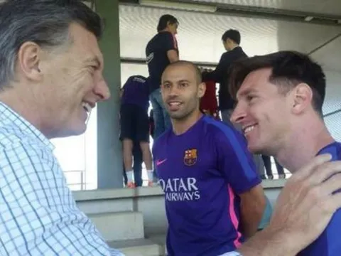 Messi bị 'fan bự' bỏ rơi!
