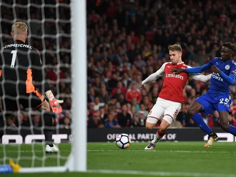 Arsenal 4-3 Leicester: Dấu ấn tiền đạo