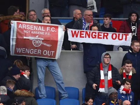 Sa thải Wenger sẽ chẳng dễ với Arsenal