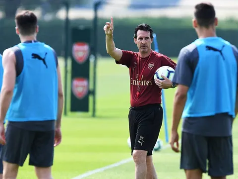 Arsenal có còn nỗi lo vị trí trung vệ?