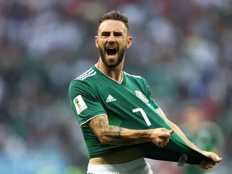 Arsenal dành sự quan tâm cho "người hùng" Mexico