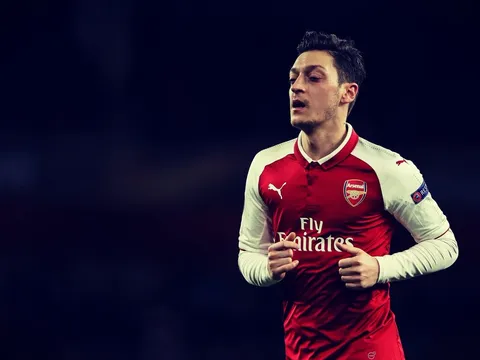 Arsenal đặt một chân vào bán kết: Ramsey hay, nhưng Ozil sáng nhất