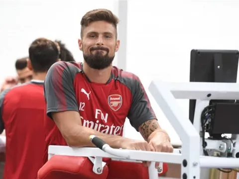 Arsenal đấu Benfica, Giroud 'hất' Lacazette lên ghế dự bị