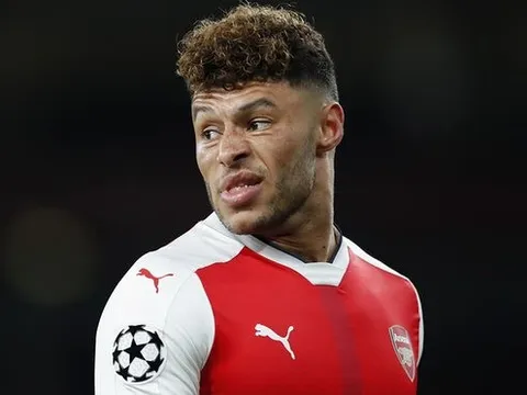 Arsenal khủng hoảng, Liverpool 'tranh thủ'