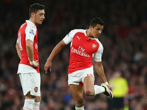 Arsenal nên bán Sanchez, Oezil ngay và luôn
