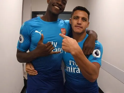 Arsenal ra mắt "ảnh thẻ" mùa mới: Sanchez, Welbeck chất nhất