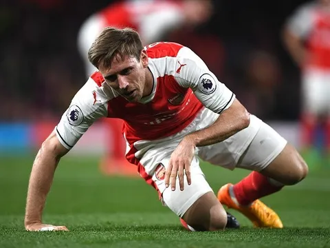 Arsenal thanh lý hàng loạt bệnh binh trong phiên chợ hè 2017