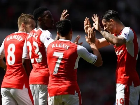 Arsenal vắt kiệt sức trong trận chiến trước Everton