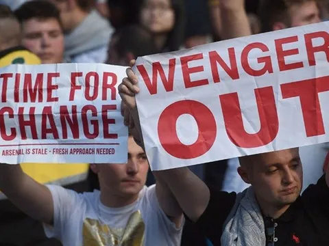 "Cuối cùng ngày Wenger rời Arsenal cũng đã đến..."