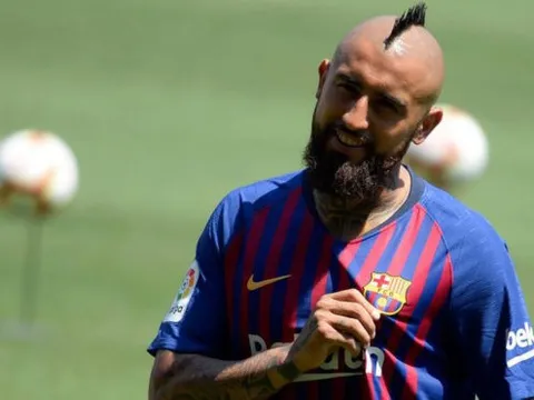 Arturo Vidal chốt xong số áo ở Barcelona
