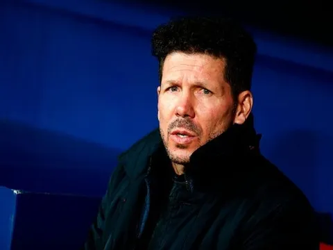 Simeone hé lộ khả năng thay Wenger