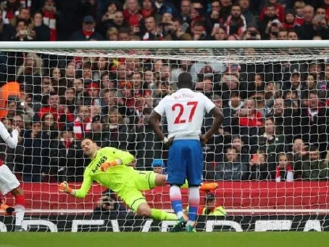 Ghi 3 bàn trong 15 phút cuối, Arsenal đẩy Stoke City đến bờ vực xuống hạng