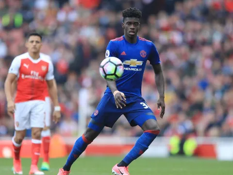 Axel Tuanzebe nói gì sau trận ra mắt tại Ngoại hạng Anh?