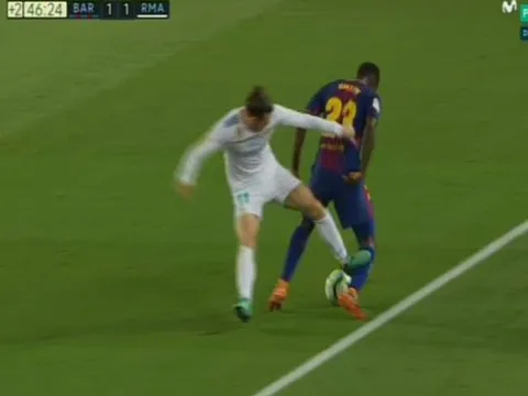 Gareth Bale may mắn thoát thẻ đỏ sau pha đạp bóng nguy hiểm