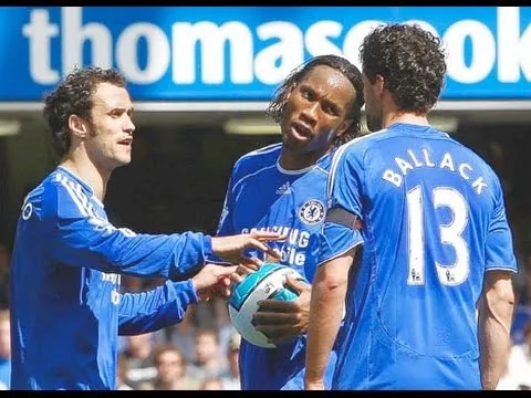 Ballack và Drogba từng tranh cãi kịch liệt vì... một quả đá phạt