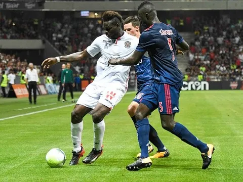 Balotelli nổ súng, Nice vẫn gặp bất lợi trước Ajax