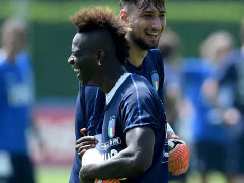 Balotelli trở lại, sân tập của Italia cũng nhộn hẳn ra