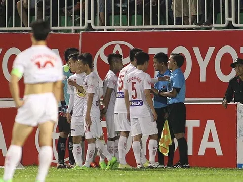 Ban bệ ông Mùi khuyên bầu Đức, HAGL chớ dại