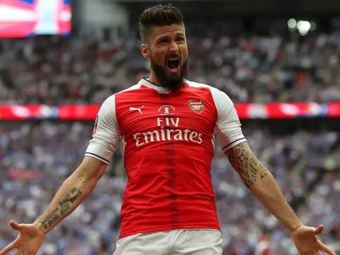 Giroud - "chân gỗ" mà vẫn... đắt hàng!