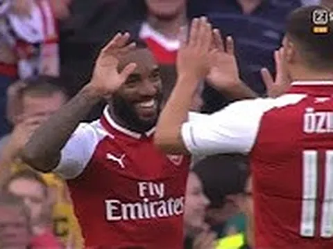 Bàn thắng đầu tiên của Lacazette tại sân Emirates