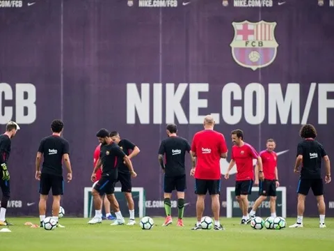 Barca hội quân, sao lớn vẫn vắng mặt
