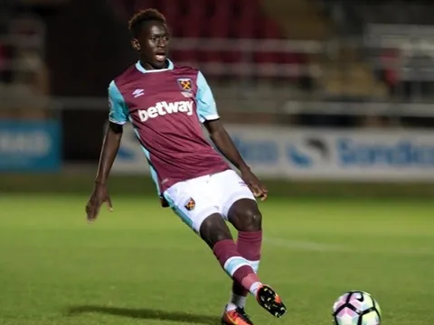 Barca lặn lội sang Phần Lan "xem giò" sao trẻ West Ham