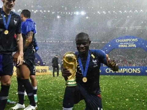 'Barca thích Kante hơn Willian'