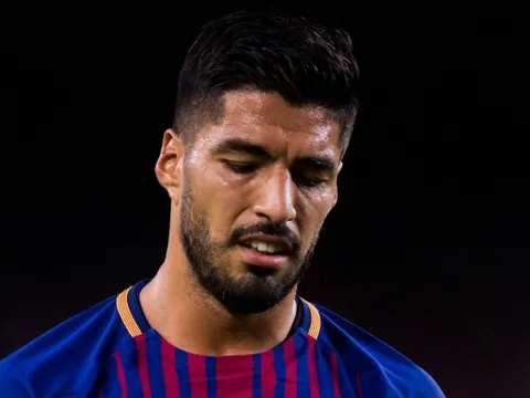 Barca tiếp tục đón hung tin từ Suarez