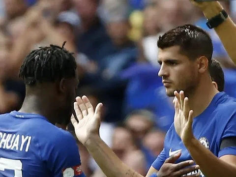 Batshuayi đáp trả cáo buộc cười đểu Morata