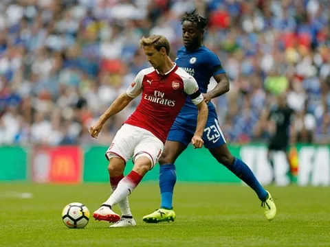 Batshuayi bị fan Chelsea sỉ vả vì 'cười đểu' Morata