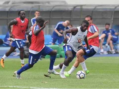 Bầu không khí cực nóng trong buổi tập đầu của Chelsea tại Bắc Kinh