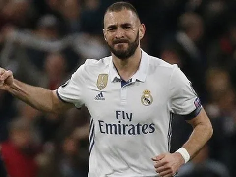 Bị chê “quá già”, Benzema mắng chủ tịch Napoli là “điên”