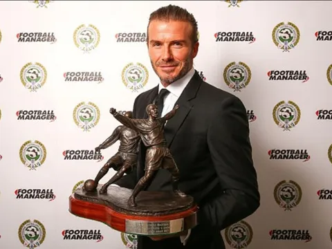 Beckham đẹp 'mê mệt' đi lãnh giải ở tuổi 41