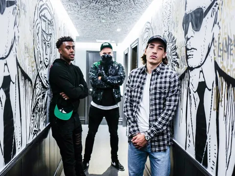 Bellerin và Iwobi đắm chìm trong thế giới 'Endless'