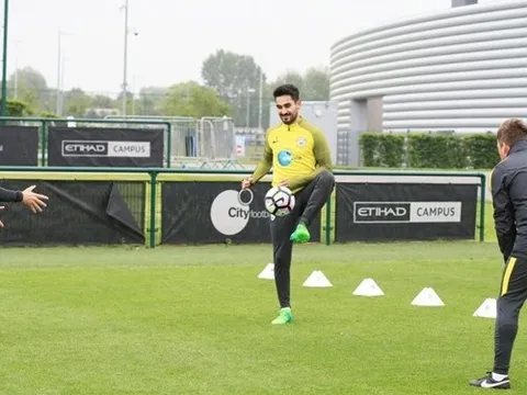 Bệnh binh Guendogan mừng ra mặt ngày trở lại
