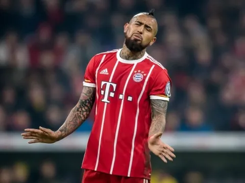 Bênh Juventus, Arturo Vidal phẫn nộ khi thấy Ronaldo hưởng pen
