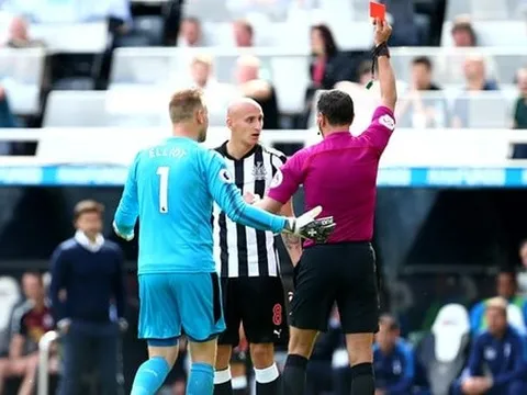 Benitez: Jonjo Shelvey rất hối hận vì chiếc thẻ đỏ