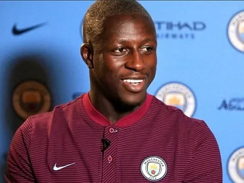Benjamin Mendy ra mắt Man City, chọn xong số áo