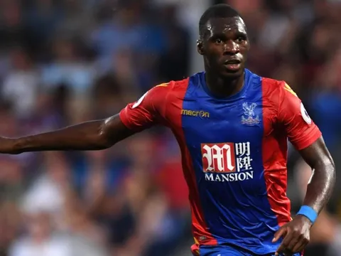 Benteke tiếp tục thể hiện khả năng săn bàn đáng sợ ở Crystal Palace