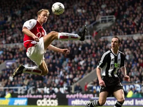 Bergkamp và những pha bóng một chạm đẹp mê hồn