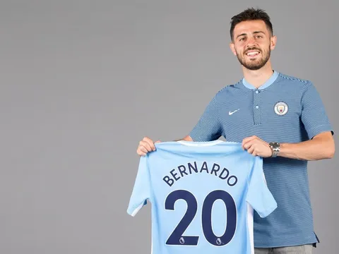 Bernardo Silva tươi tắn khoe áo đấu mới tại Man City