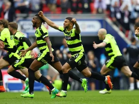 Bí ẩn Huddersfield: Từ Kiatisuk cho đến Leicester City thứ 2