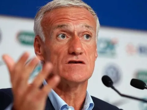 Kẻ khóc người cười vì... Didier Deschamps